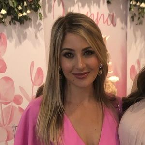 Meet your Posher, Dana